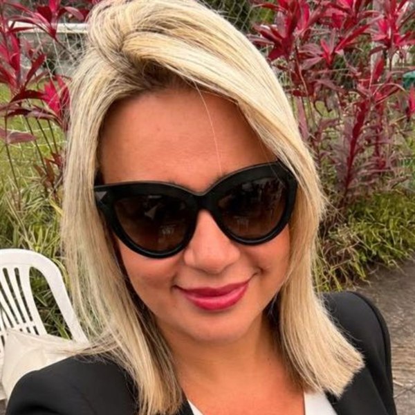 Corretora do Time Paula Gomes, responsável pelo atendimento do Residencial Erê